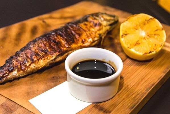 El pescado al horno con salsa de jengibre saciará el hambre y aumentará la potencia masculina